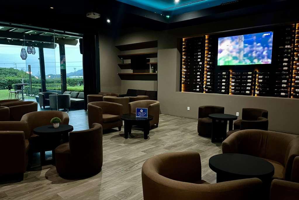 La Quinta By Wyndham Poza Rica Hotell Restaurant bilde